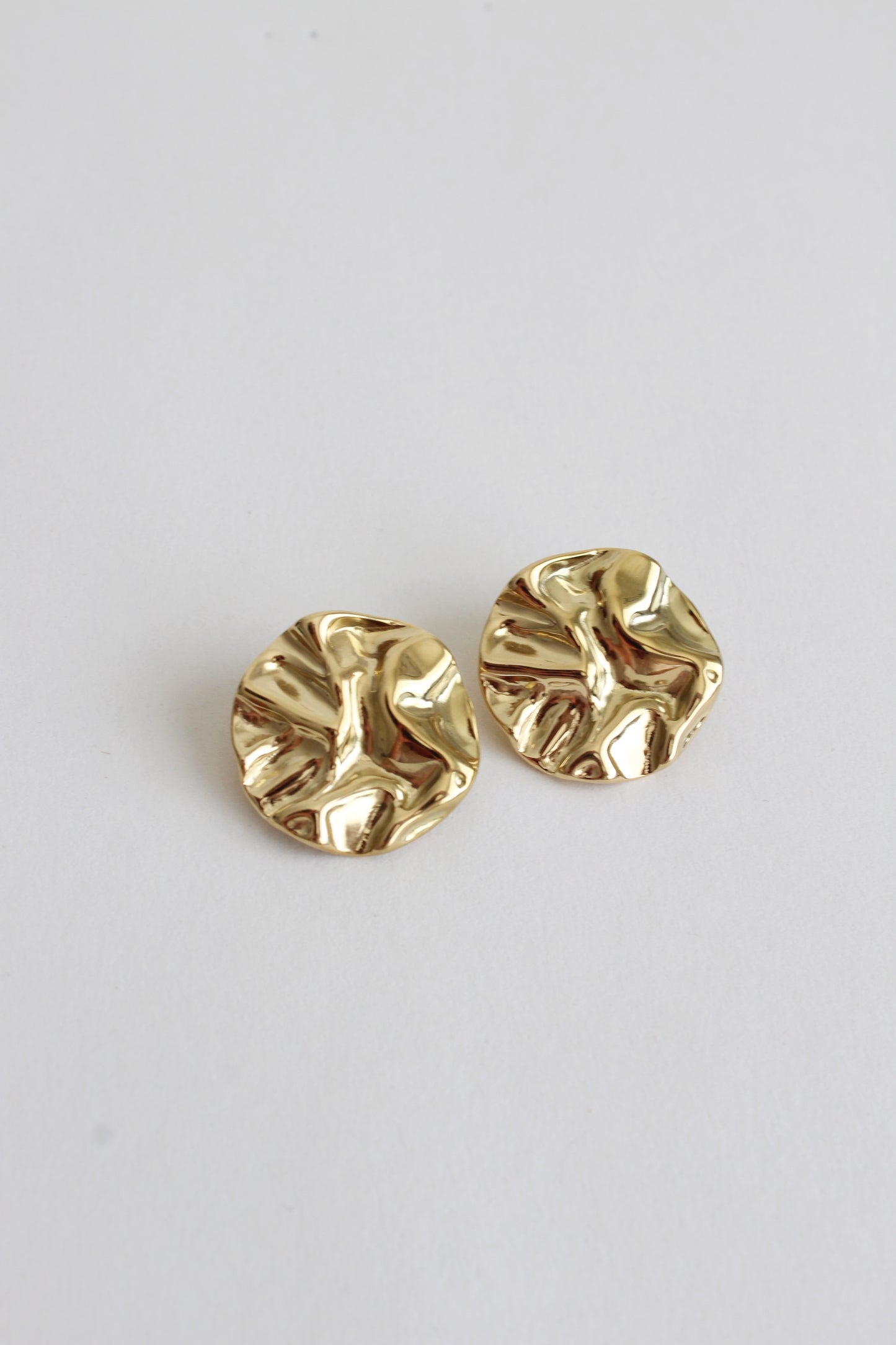 Holly Earstuds | Gold